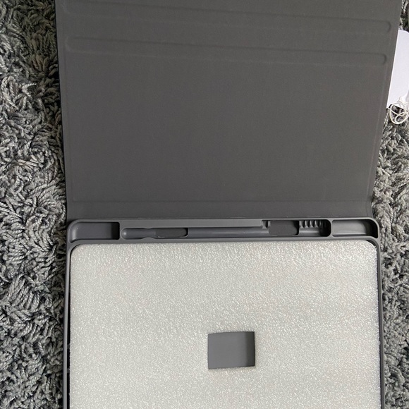 ipad case. - Picture 2 of 3